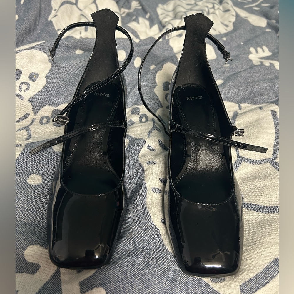 MANGO block heel shoes. Never worn. 7.5 Size. Fits a bit narrow on the toes.
